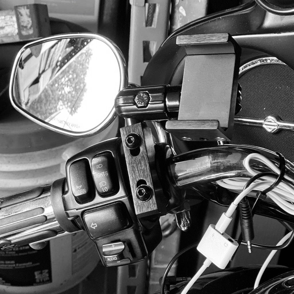 Street Glide Phone Mount | 2014+ With Factory Bars
